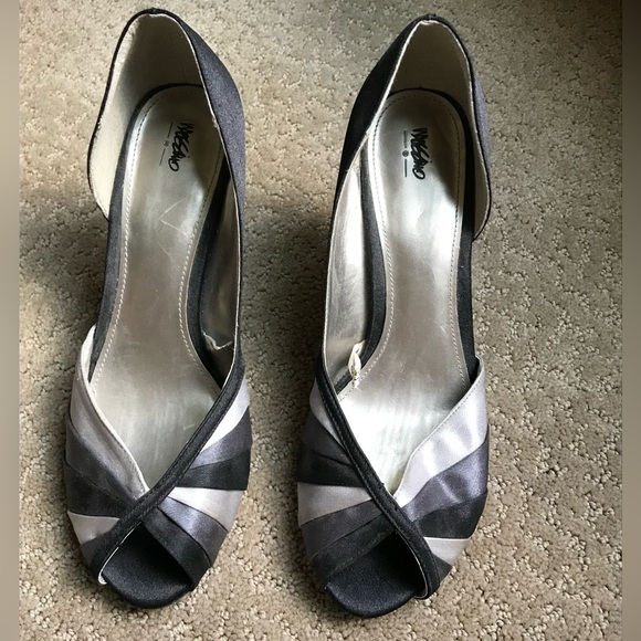 Mossimo satin heeled black/gray sandal-size 8-worn once - Picture 4 of 4